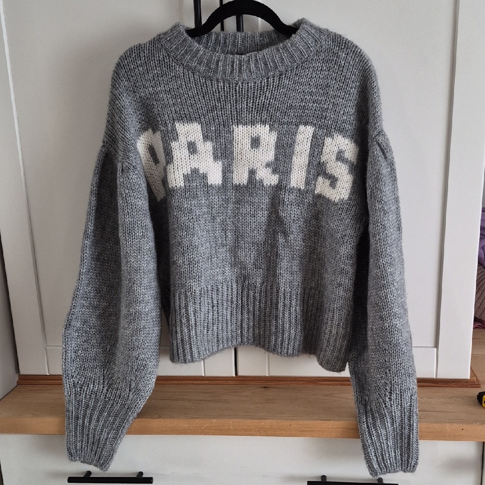 💙H&M Grey and White 'PARIS' Crewneck Sweater